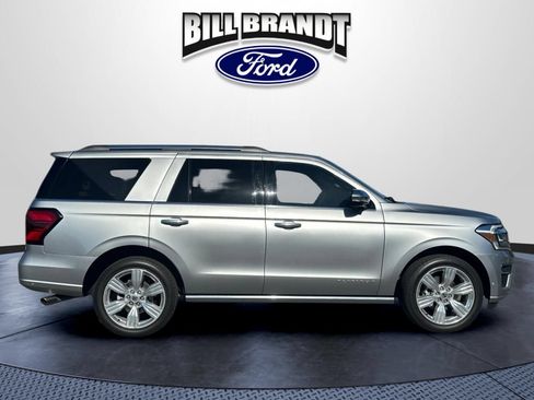Used 2024 Ford Expedition Platinum AWD/4WD image 2