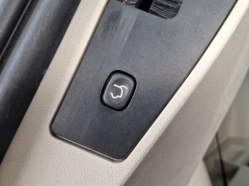 Used 2016 Dodge Grand Caravan SXT FWD image 28