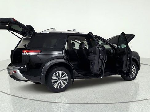 Used 2025 Nissan Pathfinder SL FWD image 14