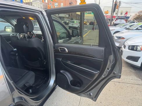 Used 2013 Jeep Grand Cherokee Laredo image 16