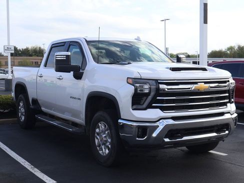 Used 2024 Chevrolet Silverado 2500 LTZ image 3