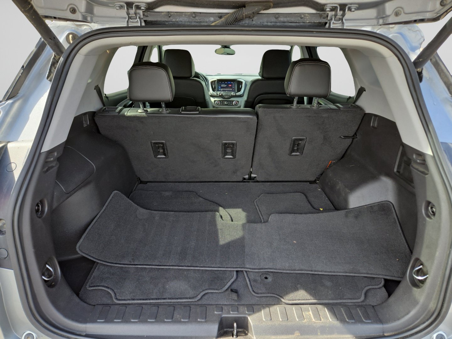 Used 2024 GMC Terrain SLT AWD/4WD image 10