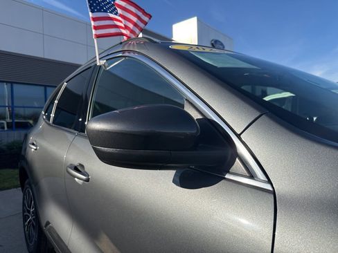 Certified 2025 Ford Escape SE image 13