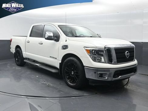 Used 2017 Nissan Titan SL w/ SL Towing Convenience Package RWD image 1