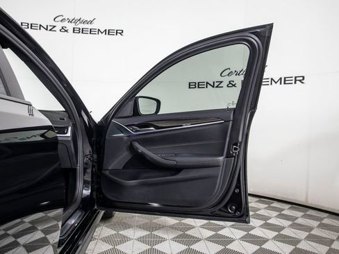 Used 2021 BMW 530e w/ M Sport Package image 21