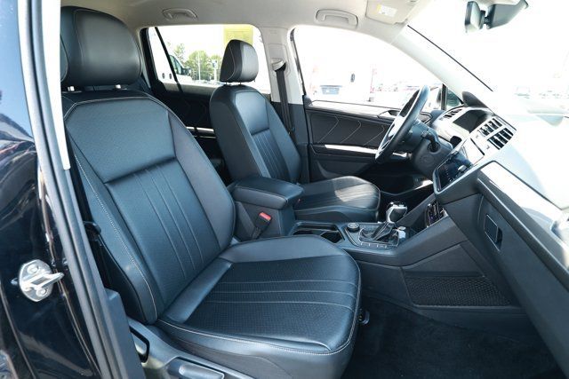 Used 2024 Volkswagen Tiguan SE AWD/4WD image 25