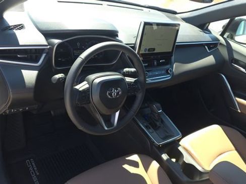 Used 2026 Toyota Corolla Cross XLE image 12