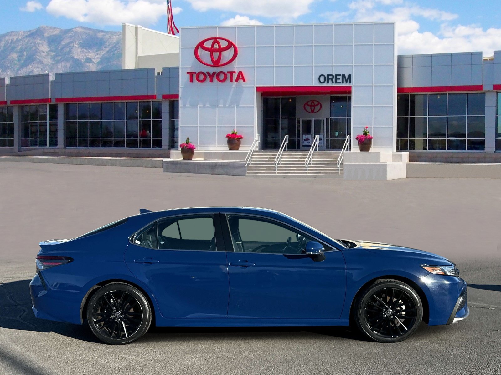 Used 2024 Toyota Camry XSE FWD image 3