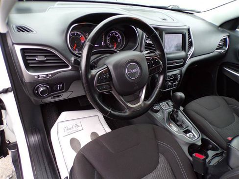 Used 2020 Jeep Cherokee Latitude w/ Cold Weather Group AWD/4WD image 16