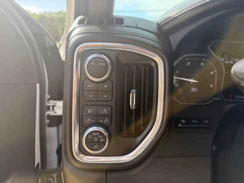Used 2023 GMC Sierra 3500 Denali w/ Denali Ultimate Package AWD/4WD image 31