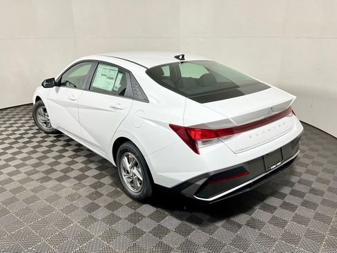 New 2026 Hyundai Elantra SE FWD image 12