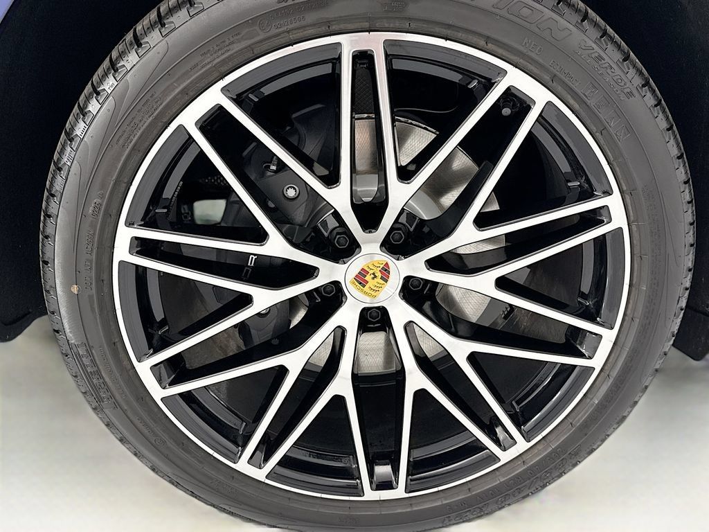 Used 2026 Porsche Macan AWD/4WD image 32