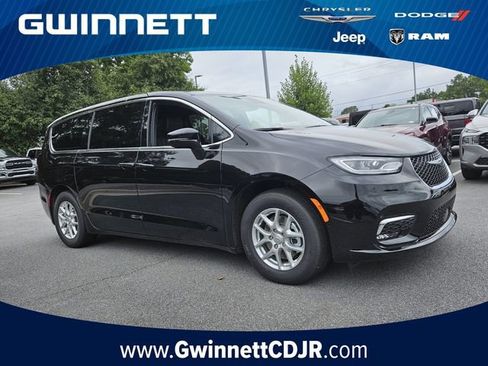 New 2025 Chrysler Pacifica Select image 1