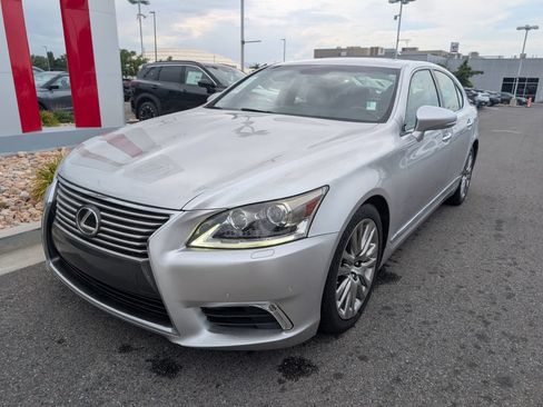 Used 2015 Lexus LS 460 w/ Comfort Package RWD image 3