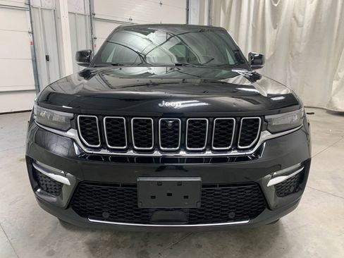 Used 2023 Jeep Grand Cherokee Limited w/ Luxury Tech Group II AWD/4WD image 15