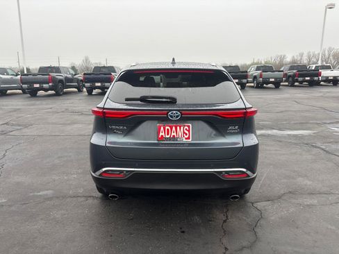 Used 2022 Toyota Venza XLE image 7