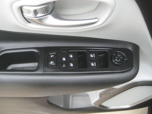 Used 2022 Jeep Renegade Limited AWD/4WD image 16
