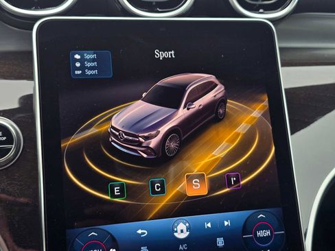 Used 2025 Mercedes-Benz GLC 300 GLC 300 image 31