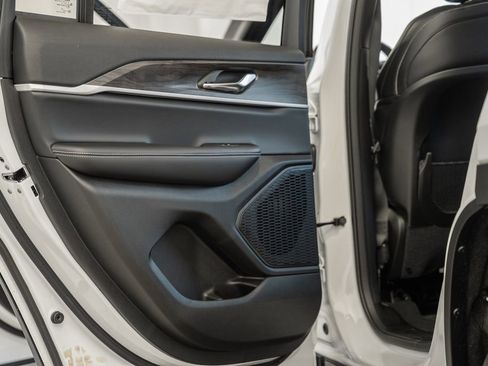 New 2025 Jeep Grand Cherokee Limited w/ MOPAR Finishing Package image 34