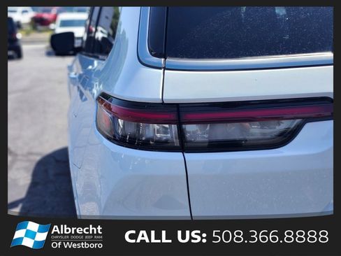 Used 2023 Jeep Grand Cherokee L Summit w/ Luxury Tech Group V AWD/4WD image 9