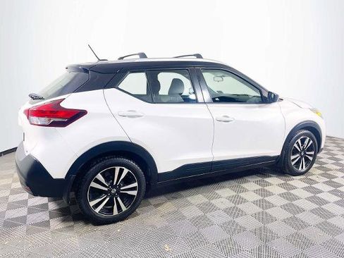 Certified 2018 Nissan Kicks SV image 4