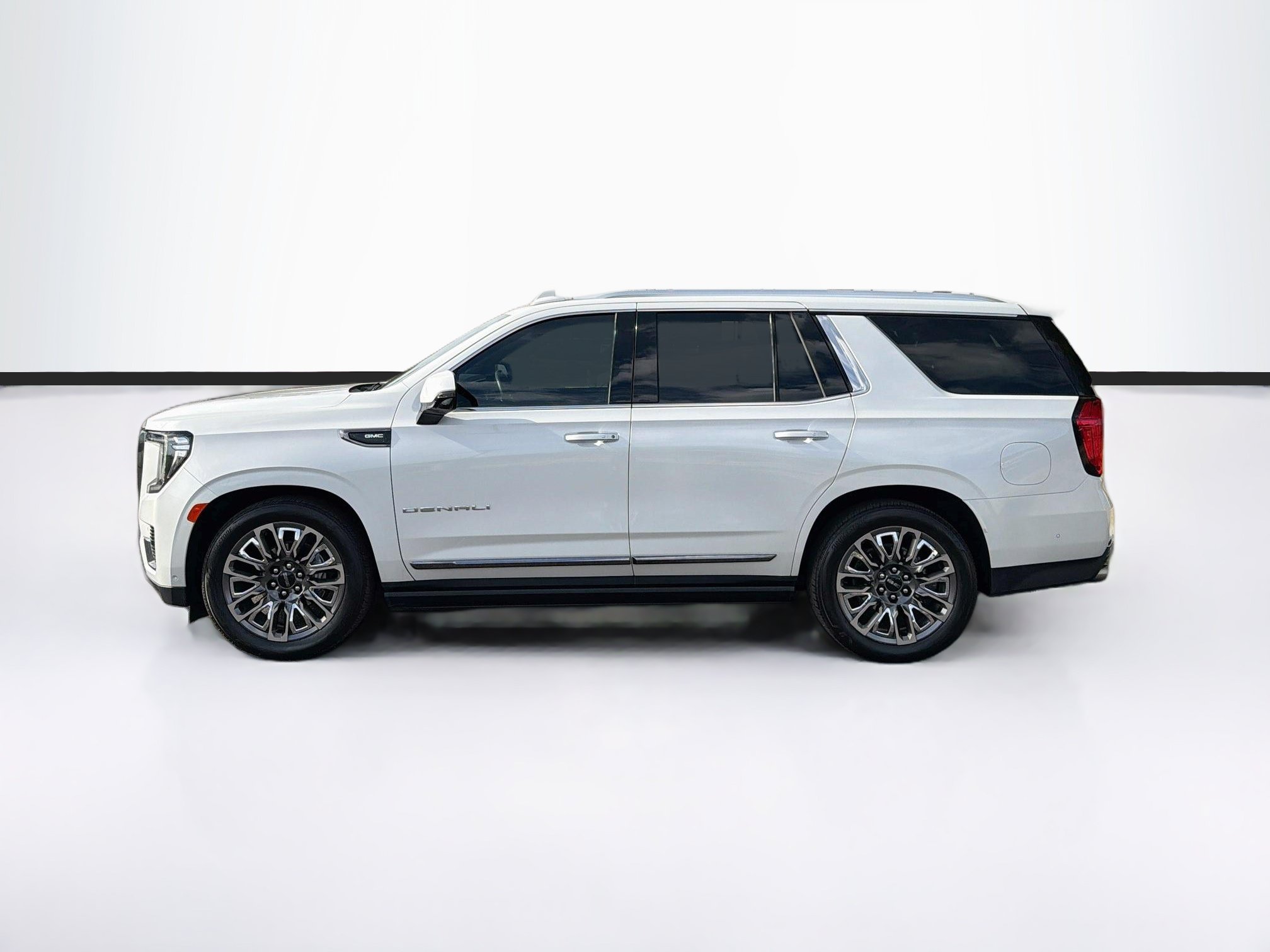 Used 2023 GMC Yukon Denali Ultimate AWD/4WD image 8