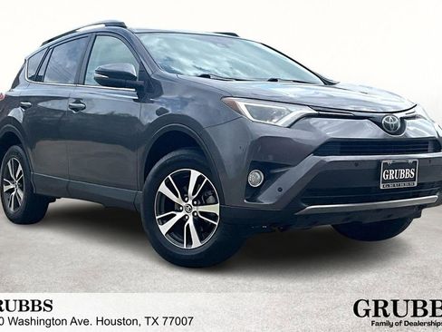 Used 2017 Toyota RAV4 XLE image 1