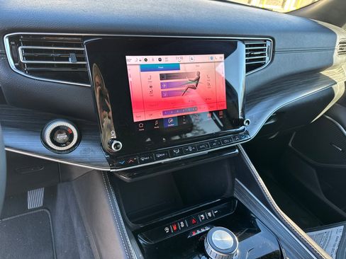 Used 2024 Jeep Wagoneer Series II w/ Flexible Seating Group image 24