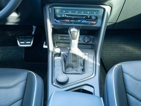Used 2024 Volkswagen Tiguan SEL R-Line image 32