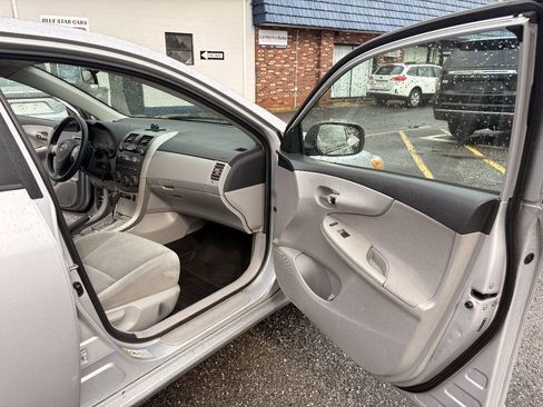 Used 2011 Toyota Corolla LE FWD image 25