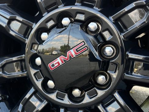 Used 2025 GMC Sierra 2500 Denali Ultimate image 64