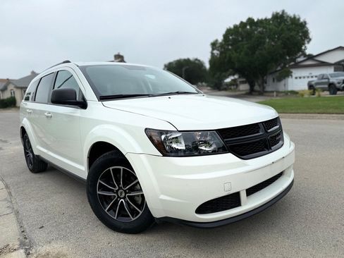 Used 2018 Dodge Journey SE w/ Popular Equipment Group FWD image 3