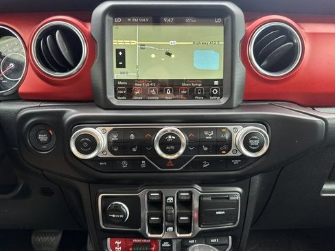 Used 2021 Jeep Wrangler Unlimited Rubicon AWD/4WD image 16