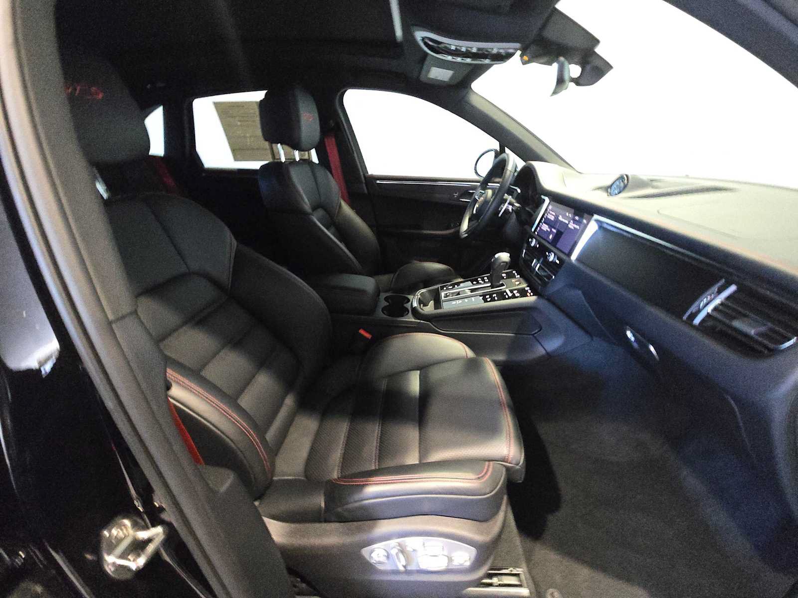 Used 2025 Porsche Macan GTS AWD/4WD image 13