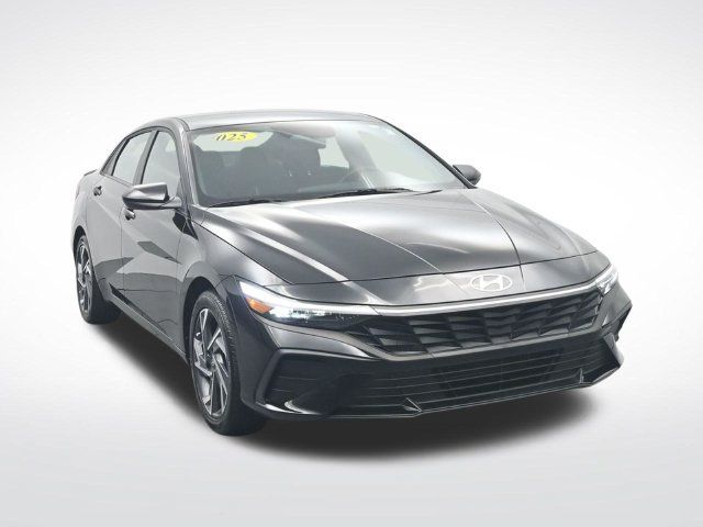 Used 2025 Hyundai Elantra Sport FWD image 3