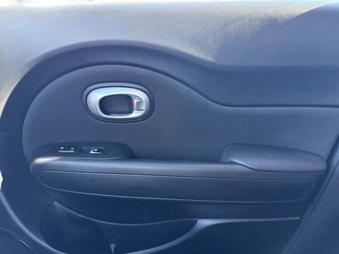 Used 2018 Kia Soul + image 22