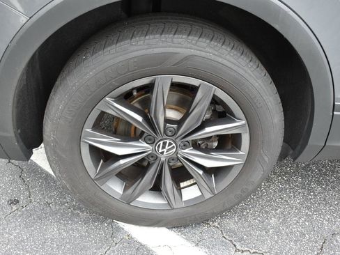 Used 2023 Volkswagen Tiguan SE w/ Panoramic Sunroof Package FWD image 36