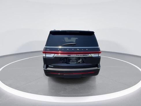 Used 2022 Lincoln Navigator L Reserve AWD/4WD image 7
