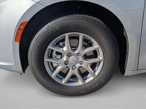 New 2026 Chrysler Pacifica Select image 10
