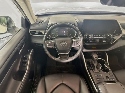 Used 2023 Toyota Highlander XLE AWD/4WD image 24