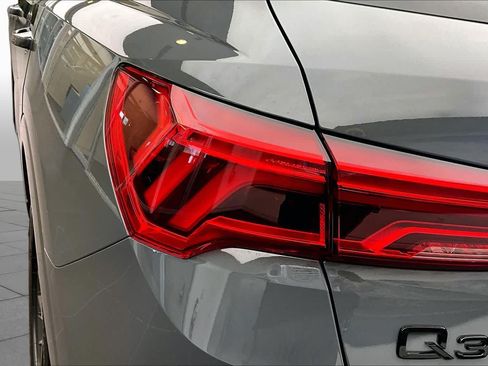 Certified 2024 Audi Q3 2.0T Premium w/ Convenience Package AWD/4WD image 28
