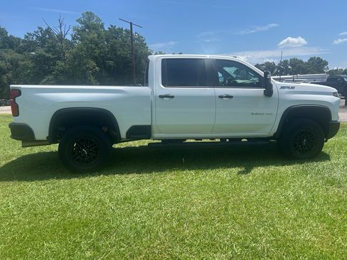 Used 2025 Chevrolet Silverado 2500 ZR2 w/ Technology Package AWD/4WD image 11