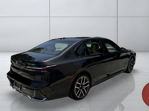 Used 2025 BMW i7 xDrive60 AWD/4WD image 10