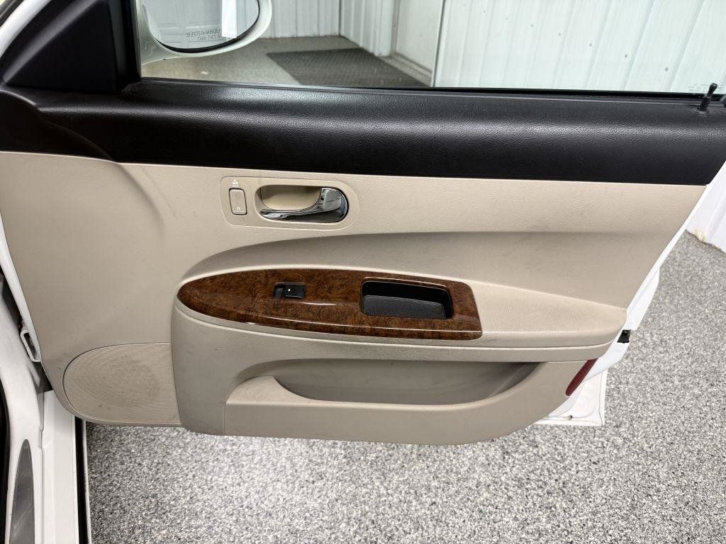 Used 2005 Buick LaCrosse CXS w/ Gold Convenience Package FWD image 27