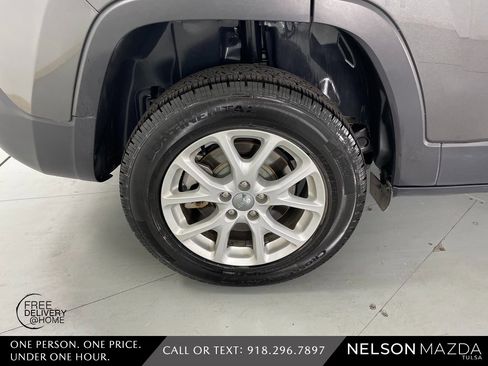 Used 2017 Jeep Cherokee Latitude w/ Safety/Convenience Group image 13