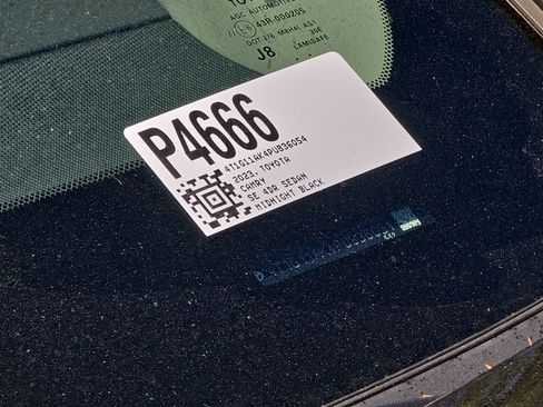 Used 2023 Toyota Camry SE FWD image 3