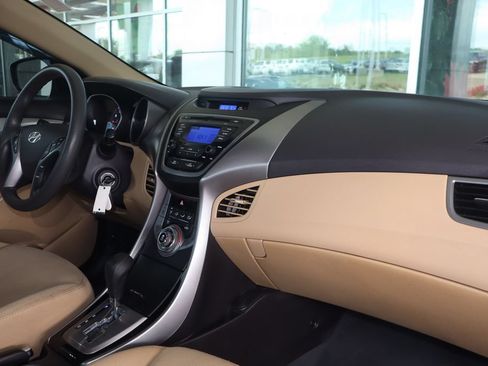 Used 2013 Hyundai Elantra GLS w/ Preferred Pkg FWD image 37