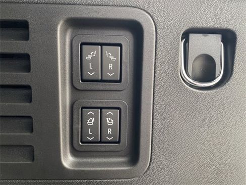 New 2025 Chevrolet Traverse RS w/ LPO, Floor Liner Package image 28