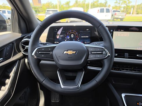 New 2027 Chevrolet Equinox LT w/ Convenience Package II FWD image 19