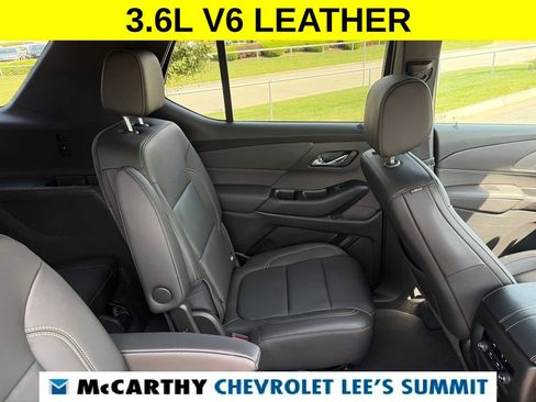 Used 2023 Chevrolet Traverse LT FWD image 33